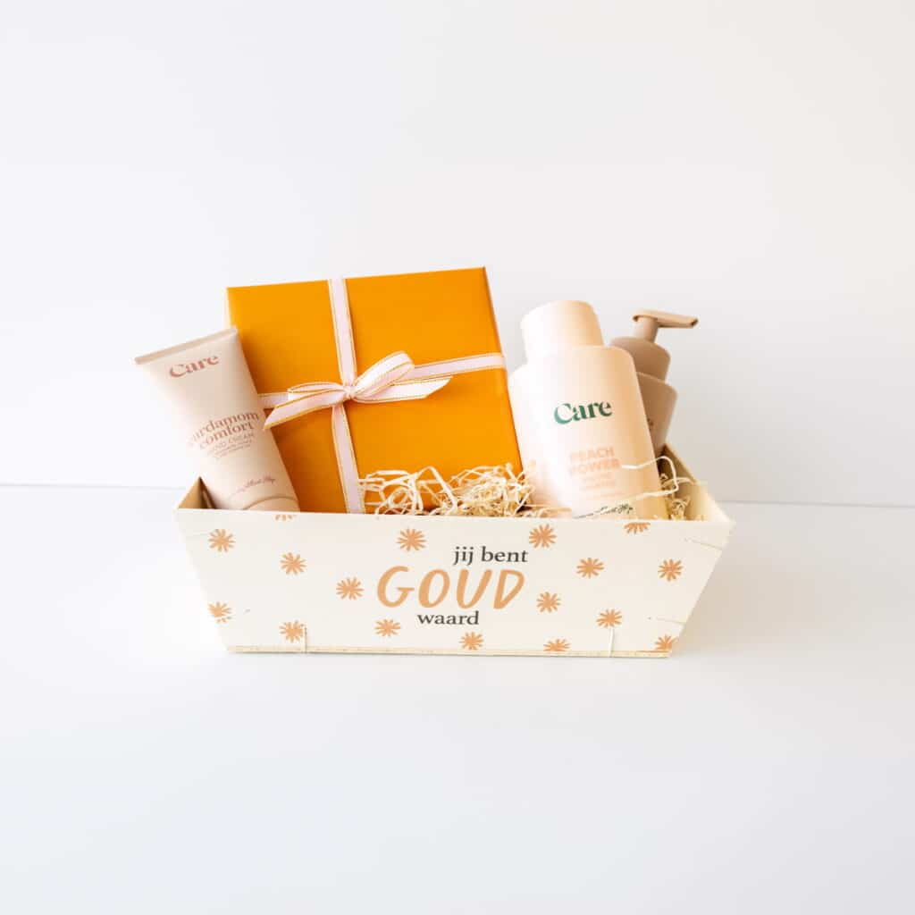 Houten cadeaumandje bedrukt met eigen logo – gepersonaliseerd geschenkmandje voor cadeaupakketten en relatiegeschenken van The Packery