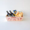 Houten proostmandje bedrukt met eigen logo – gepersonaliseerd cadeaumandje voor wijn, bier en relatiegeschenken van The Packery